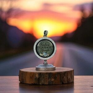 Origami Owl Large Twist Locket w/plate & stardust